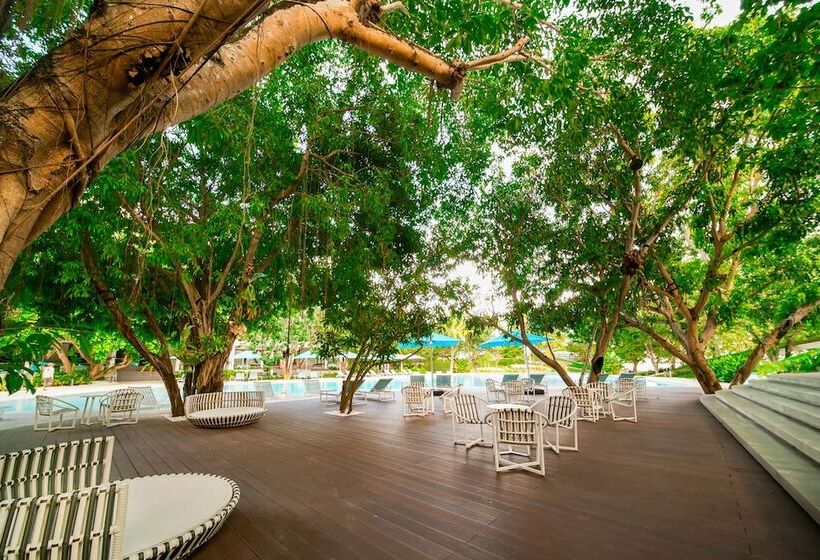 Hotel Tambuli Seaside Resort And Spa