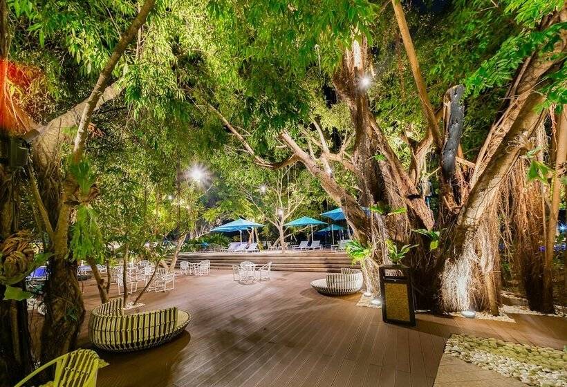 Hotel Tambuli Seaside Resort And Spa