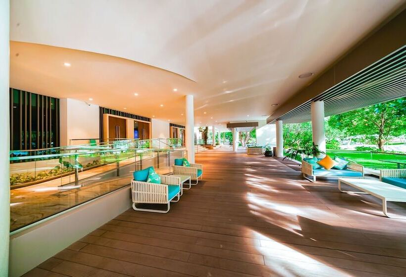 Hotel Tambuli Seaside Resort And Spa