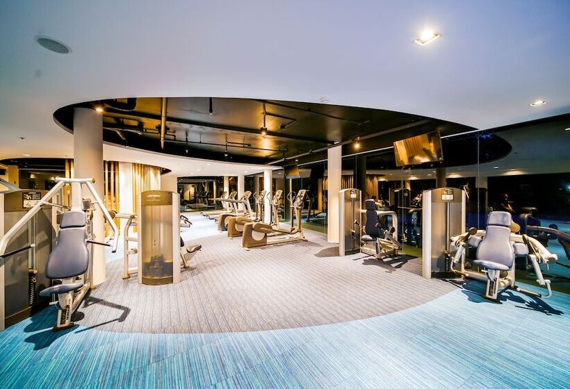 Hotel Tambuli Seaside Resort And Spa