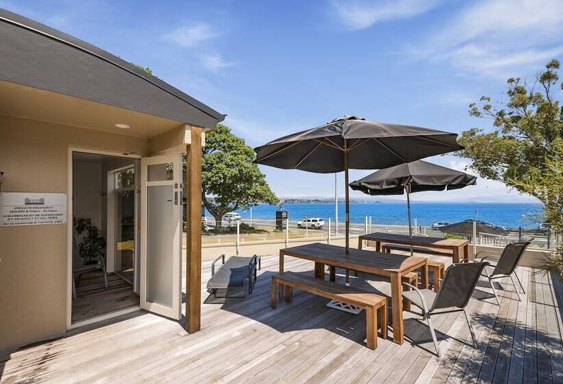 모텔 The Village Resort