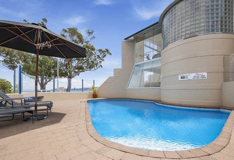 모텔 The Village Resort