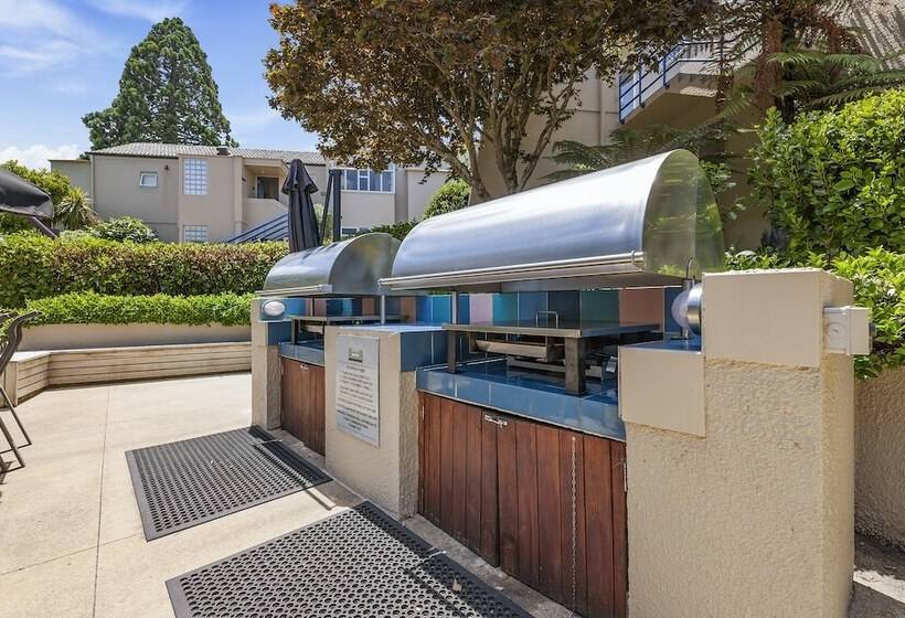 모텔 The Village Resort