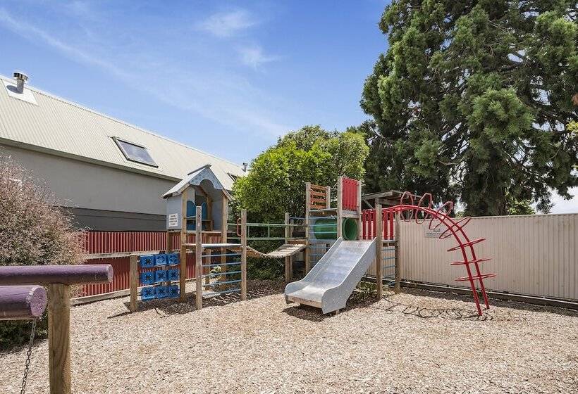 모텔 The Village Resort