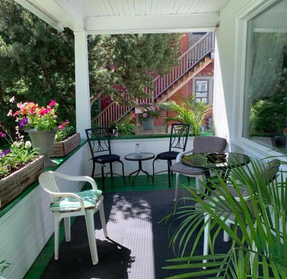 Bed and Breakfast Quaint & Cozy Accommodation