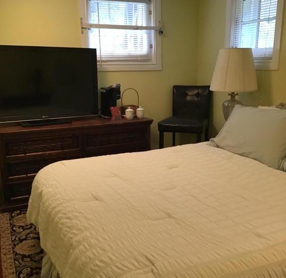 Bed and Breakfast Quaint & Cozy Accommodation