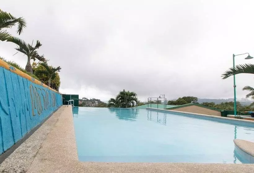ユースホステル Reddoorz Near Peoples Park Tagaytay