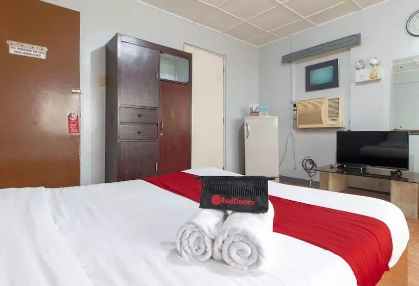 ユースホステル Reddoorz Near Peoples Park Tagaytay