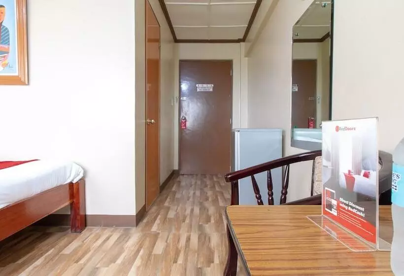 ユースホステル Reddoorz Near Peoples Park Tagaytay