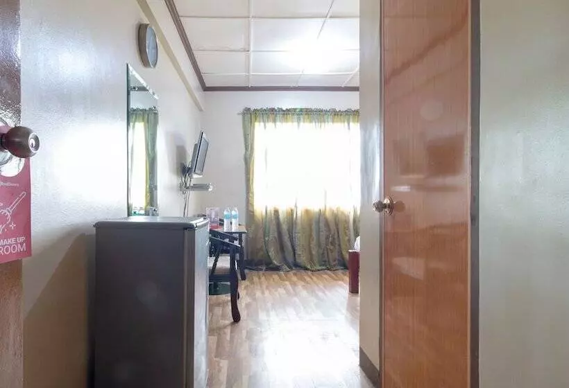 ユースホステル Reddoorz Near Peoples Park Tagaytay