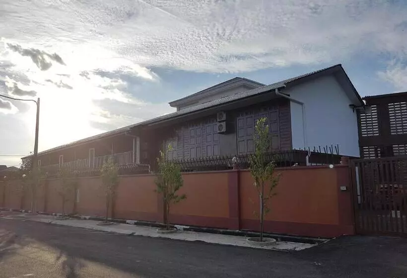 ホテル Little Kampung Studio