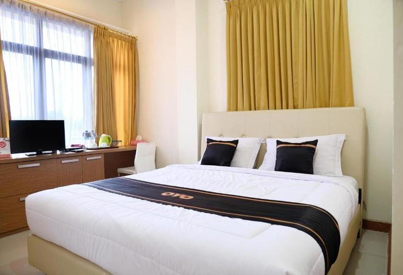 בית מלון כפרי Oyo 1612  Central City