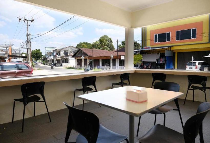 בית מלון כפרי Oyo 1612  Central City