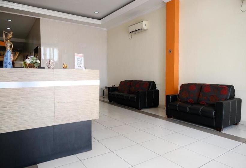 בית מלון כפרי Oyo 1612  Central City