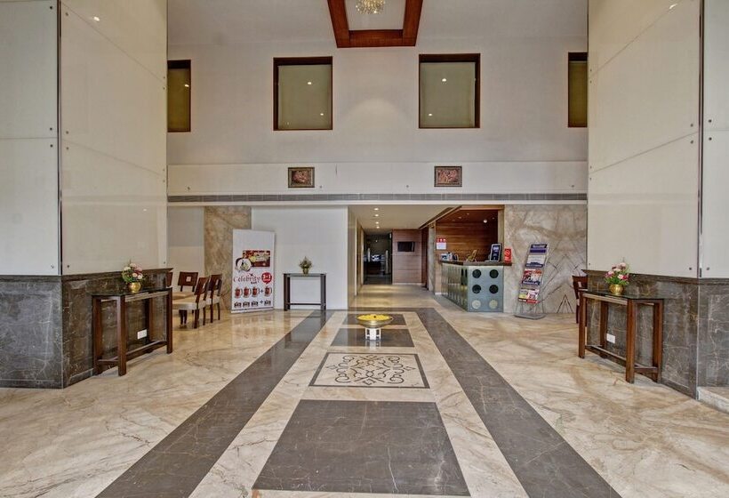 Oyo 8169 Hotel Salem Castle