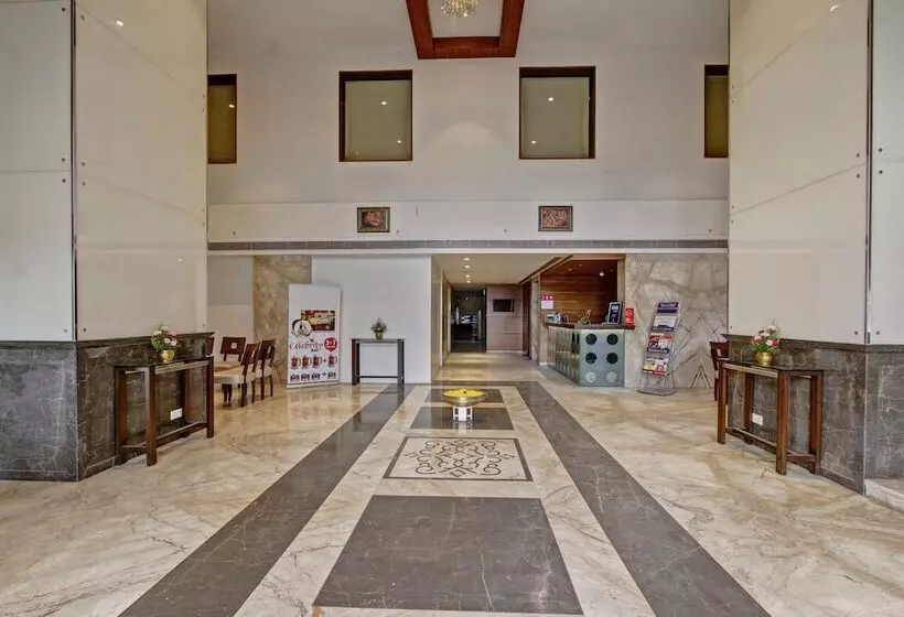 Oyo 8169 Hotel Salem Castle
