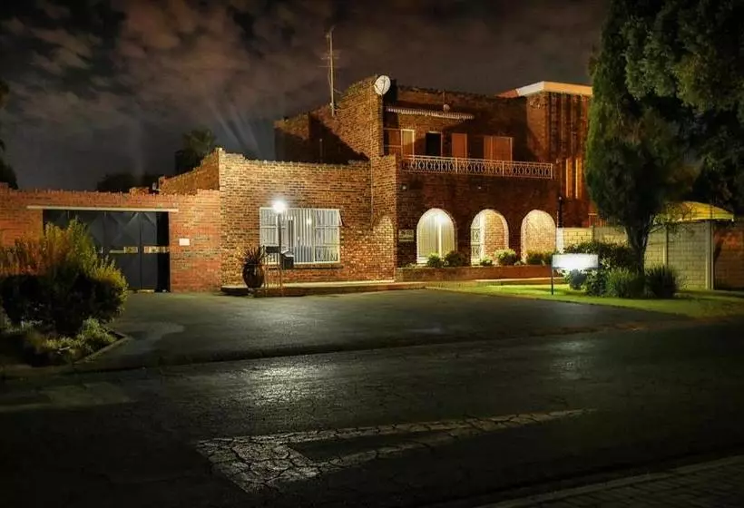 Majatalo Mall Guesthouse