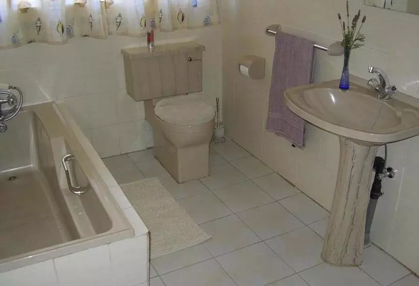 Majatalo Mall Guesthouse