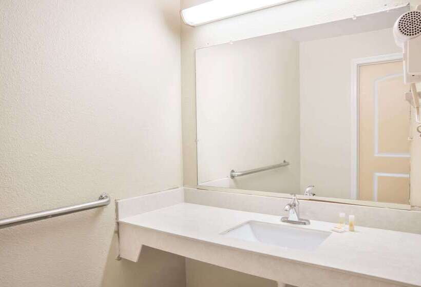 فندق Days Inn By Wyndham Bastrop