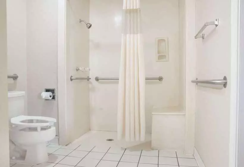 בית מלון כפרי Days Inn By Wyndham Bastrop