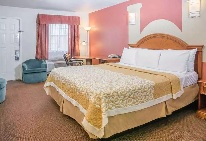 בית מלון כפרי Days Inn By Wyndham Bastrop