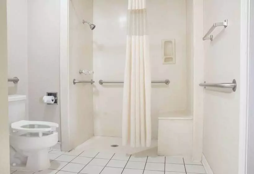 בית מלון כפרי Days Inn By Wyndham Bastrop