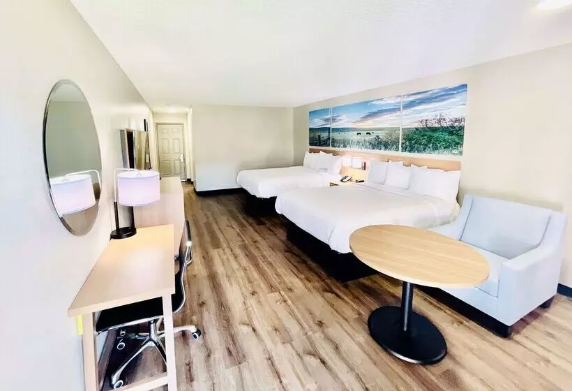 Отель Days Inn By Wyndham Burleson Ft. Worth