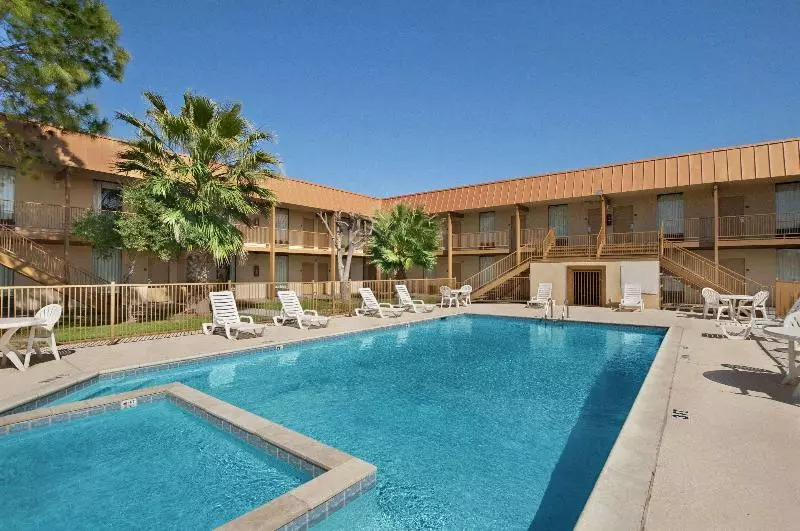 Отель Days Inn By Wyndham Burleson Ft. Worth