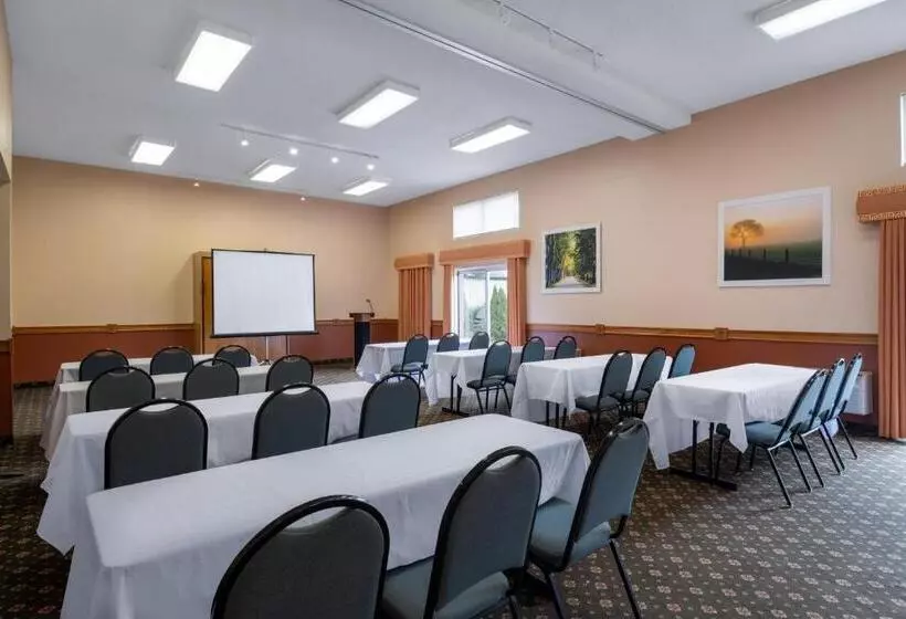 ホテル Days Inn & Suites By Wyndham Madison