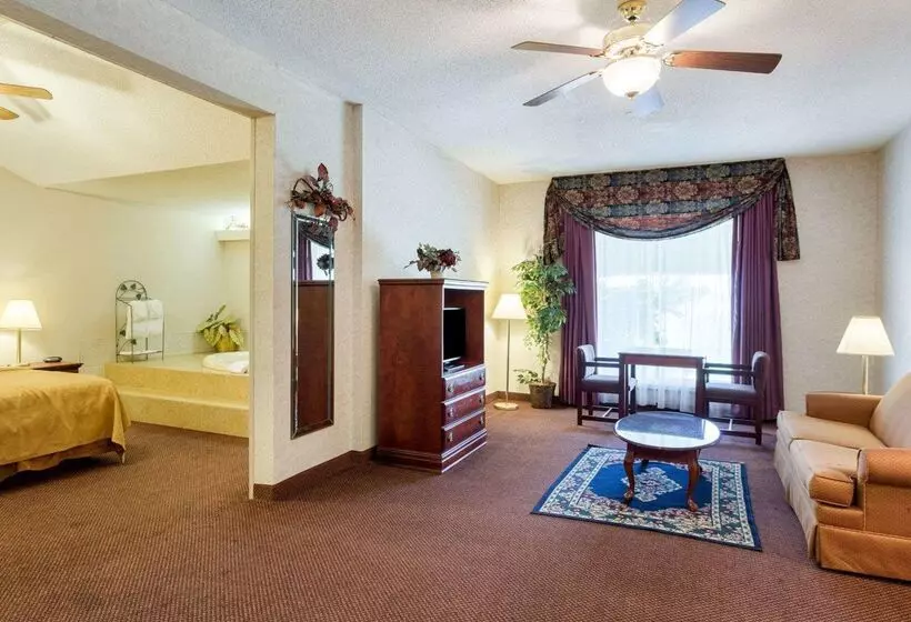 فندق Quality Inn