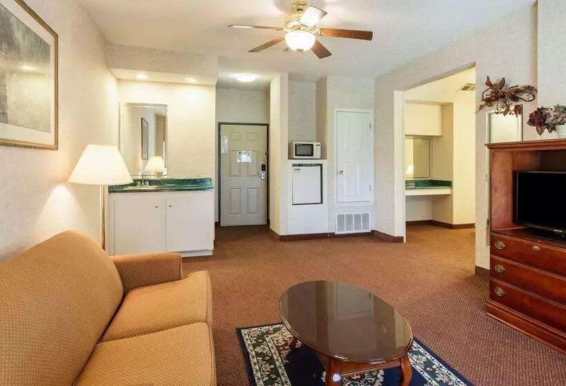 فندق Quality Inn