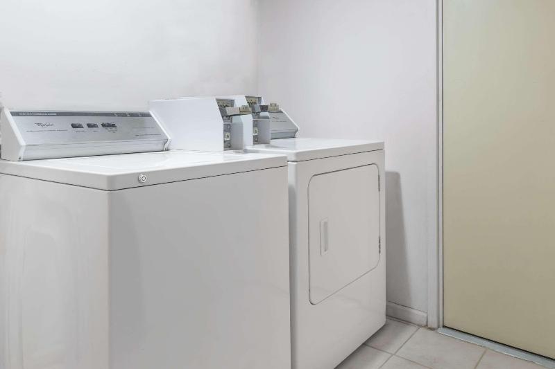 فندق Red Roof Inn Lenoir