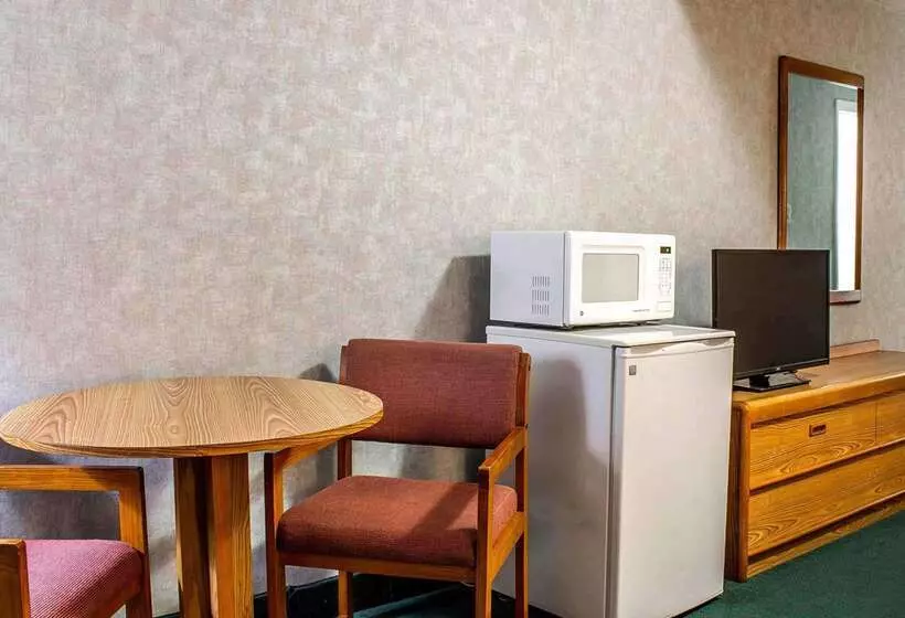 Отель Rodeway Inn Moosic Scranton