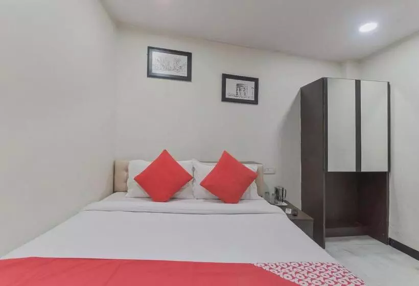 Oyo 5661 Hotel Ak Palace