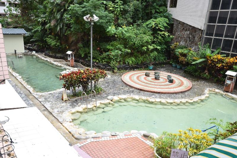 פנסיון Lei Zhiben Hot Spring