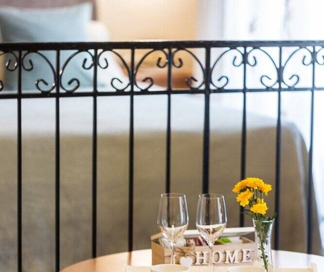 بنسيون Phaedra Suites