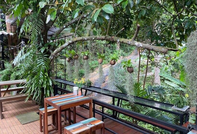 Pensão Nua Tone Resort & Cafe