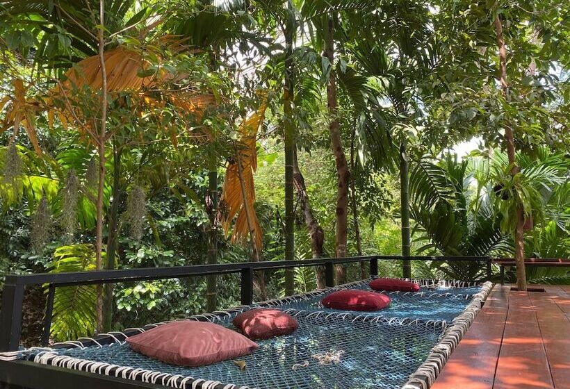 Pensão Nua Tone Resort & Cafe