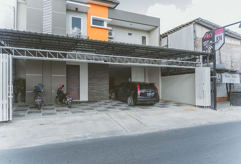 פנסיון Reddoorz Near Ambarukmo Yogyakarta 2