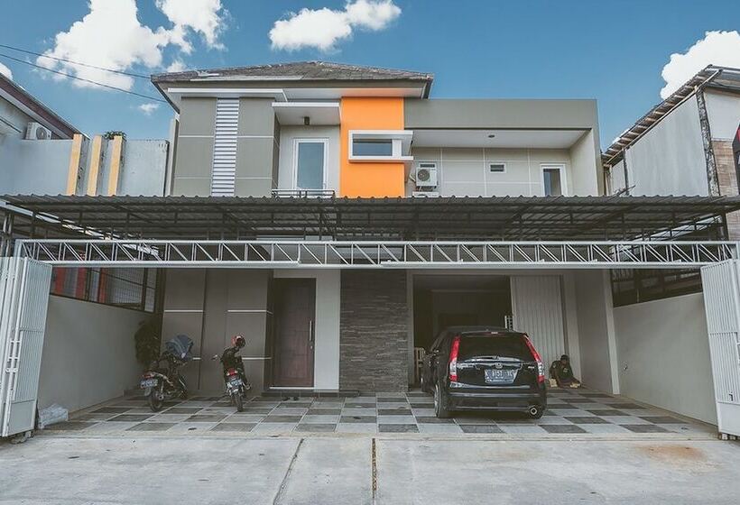 פנסיון Reddoorz Near Ambarukmo Yogyakarta 2