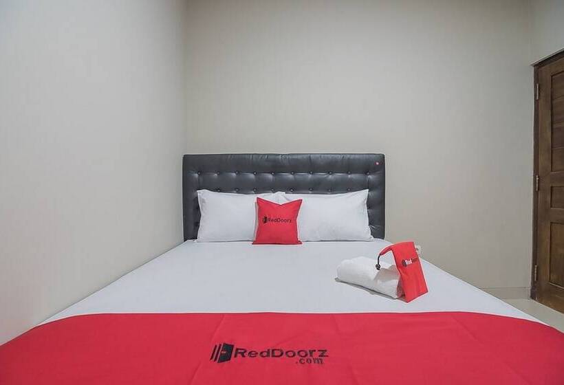 פנסיון Reddoorz Near Ambarukmo Yogyakarta 2