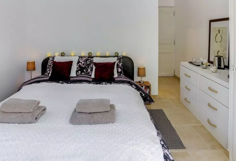 Majatalo Villa Les Lucioles  Chambre D Hôtes