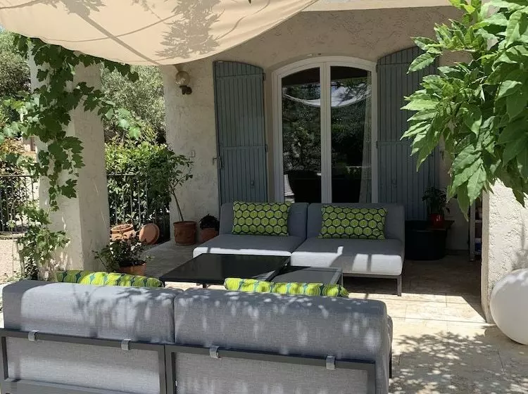 Majatalo Villa Les Lucioles  Chambre D Hôtes