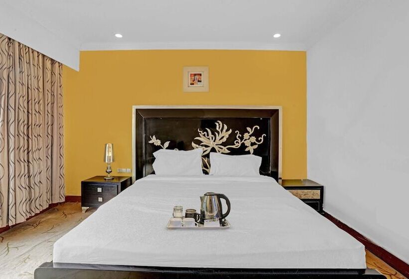 Royal Palms Hotel By Oyo Rooms