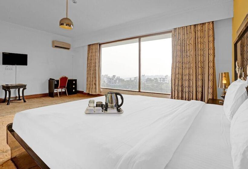 Royal Palms Hotel By Oyo Rooms