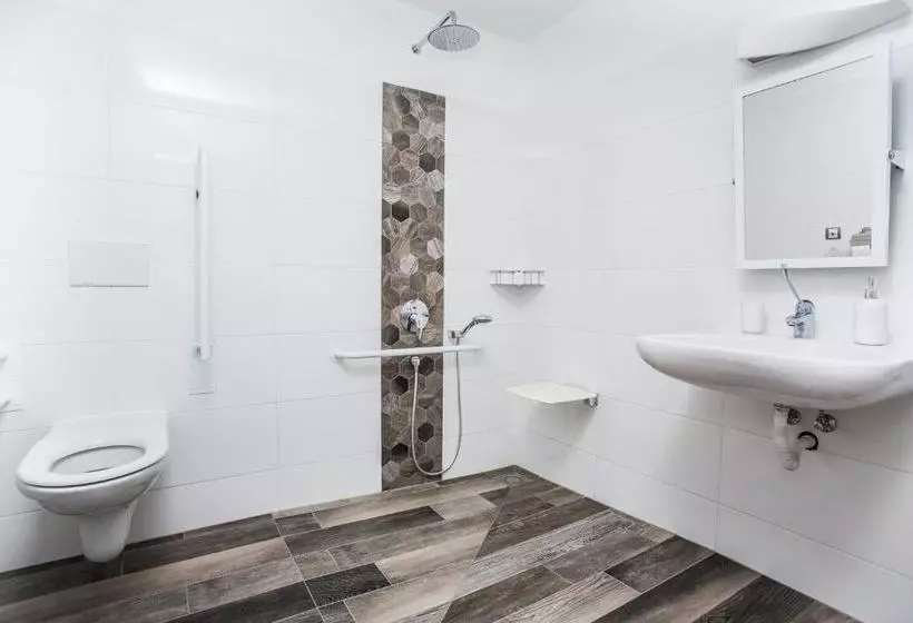 پانسیون Penzion čáp