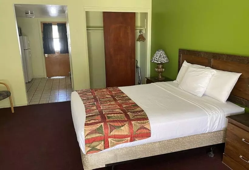 Desert Grove Resort Motel