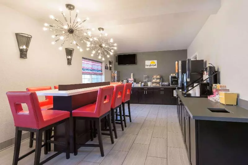 בית מלון כפרי 1550  Sfo Airport West