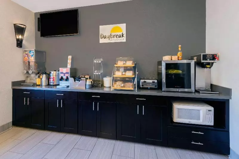 בית מלון כפרי 1550  Sfo Airport West