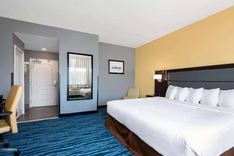 בית מלון כפרי 1550  Sfo Airport West